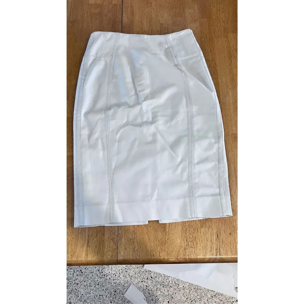 WHBM WHITEHOUSE BLACK MARKET perfect form white skirt sz 0